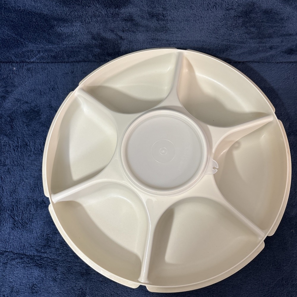 Vtg Tupperware 1665-1 Serving Veggie Tray container W/ 1666-4 lid & bowl & lid - Picture 3 of 5